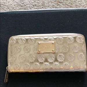 Michael Kors Rose Gold Wallet